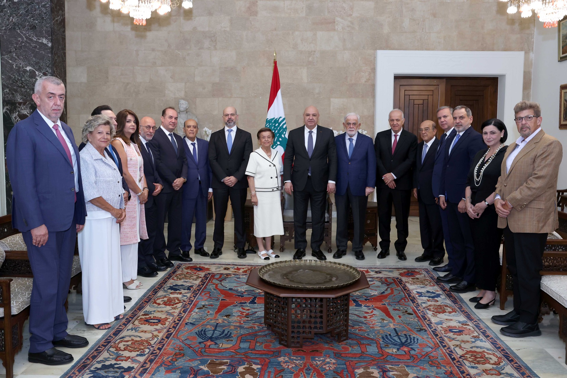 الرئيس عون استقبل المؤسسة المارونية للانتشار:  الصراع الجوهري في لبنان اليوم هو بين غالبية من اللبنانيين تريد بناء دولة  وفئة أخرى لا تريد للدولة ان تستعيد مكانتها وتفاوض وتبني المؤسسات