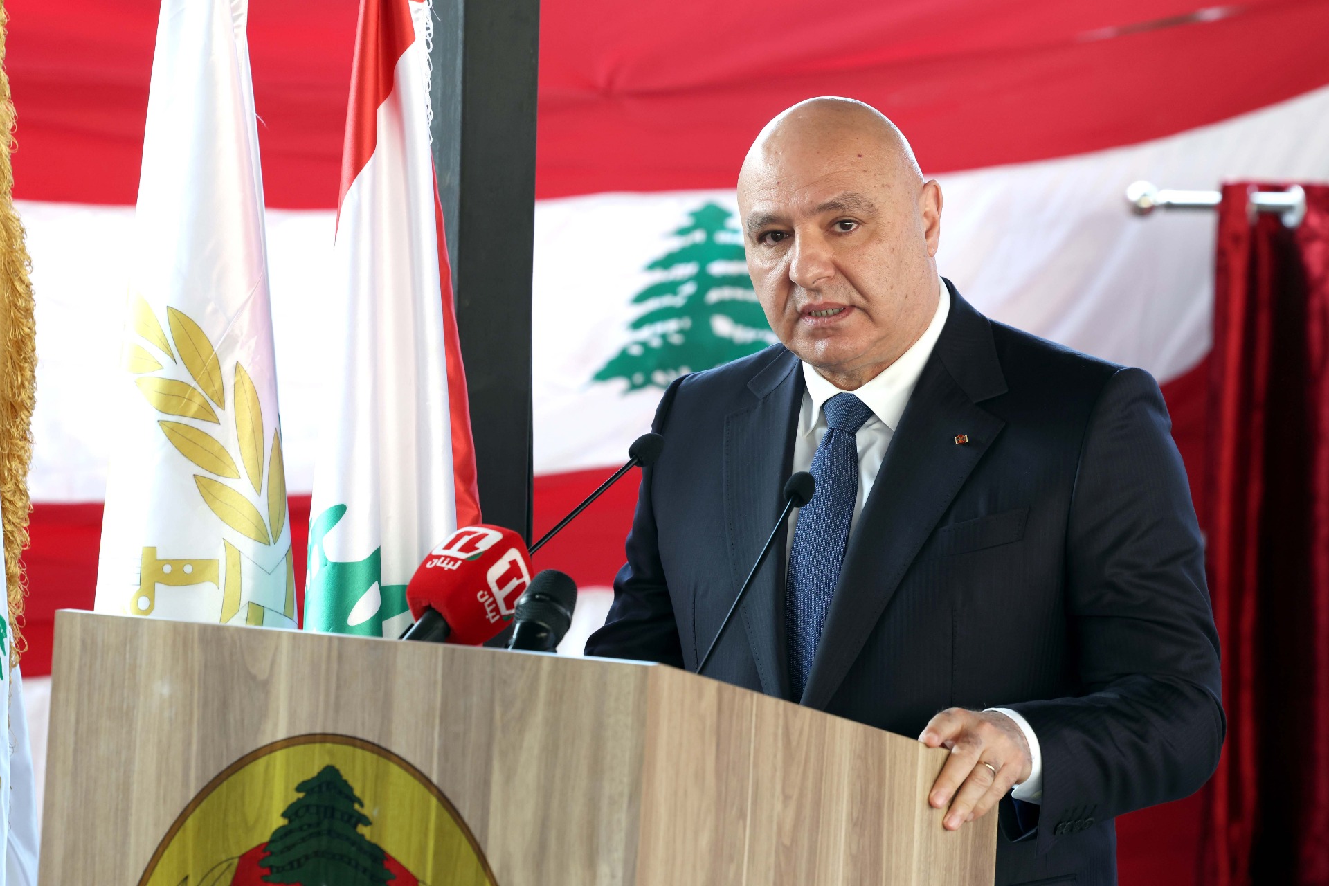 الرئيس عون وضع حجر الأساس لمشروع بناء مساكن تعاضد لرتباء وافراد الجيش