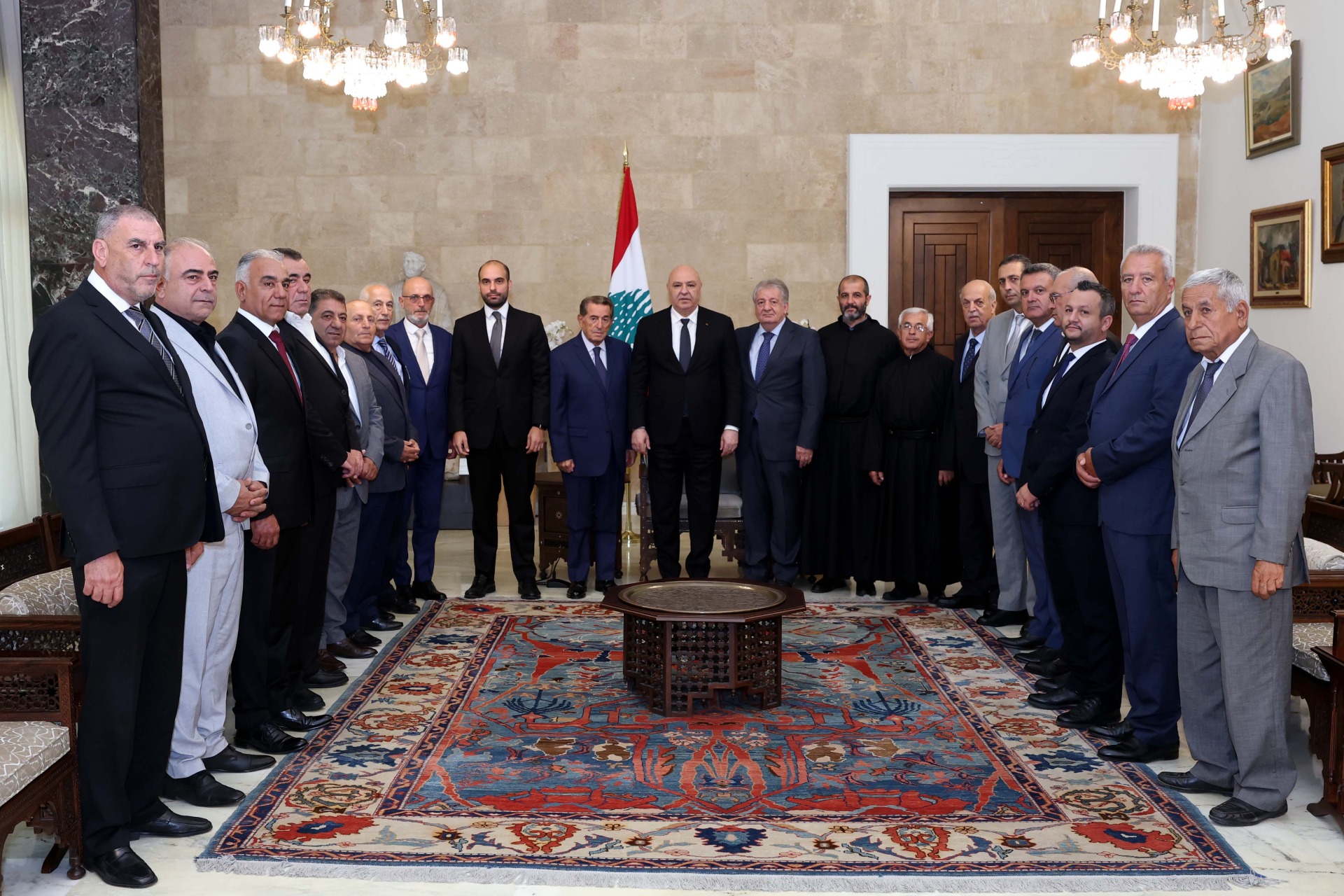 رئيس الجمهورية دعا لاتخاذ إجراءات للحد من تأثير الازمات العالمية والاقليمية  على القطاع الزراعي مؤكدا متابعته للاتصالات القائمة لتسهيل تصريف التفاح اللبناني