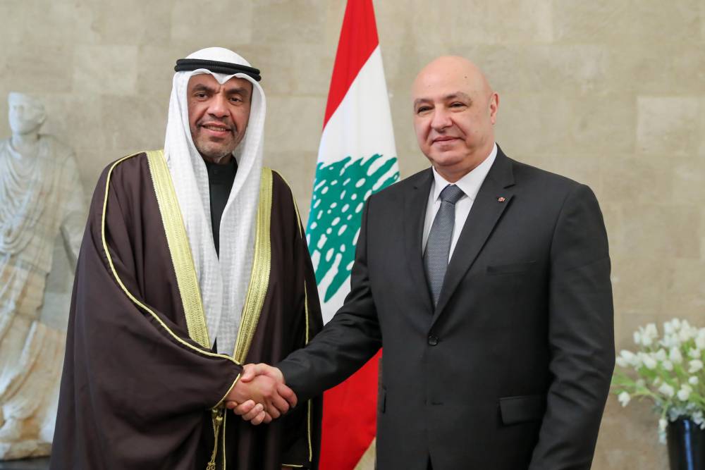رئيس الجمهورية مستقبلاً وزير خارجية الكويت وامين عام مجلس التعاون الخليجي: انا على ثقة انكم لن تبخلوا بمساعدة اشقائكم في لبنان الذين ينتظرون عودتكم