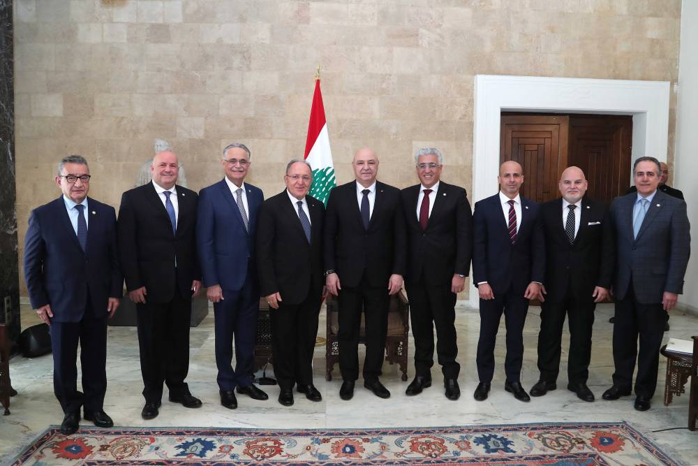  الرئيس عون التقى وفد الجامعة اللبنانية الثقافية  واكد ان المغترب لطالما كان العمود الفقري للبنان