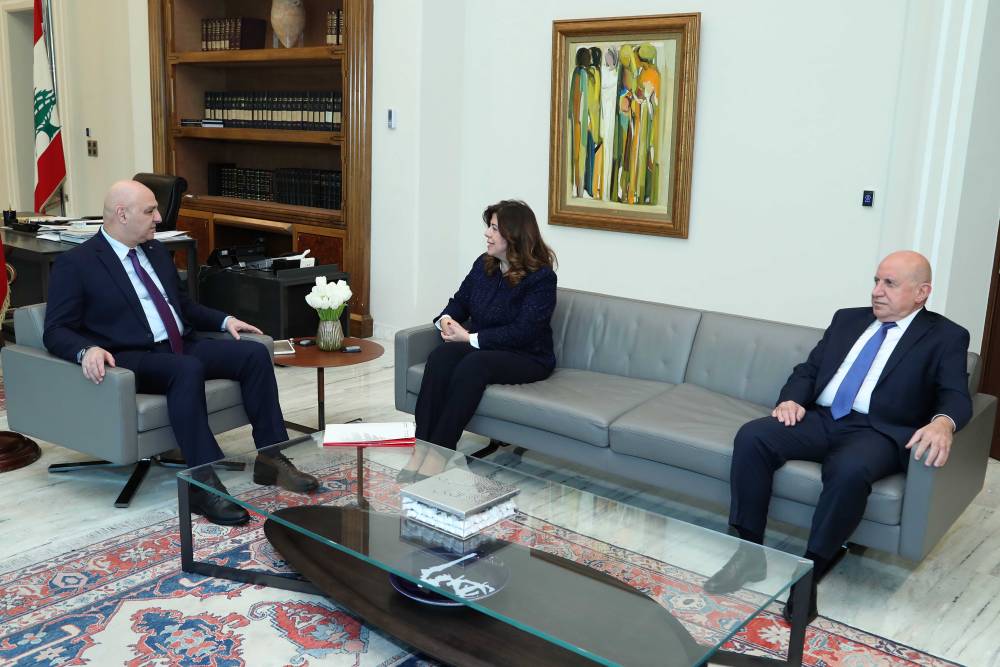  الرئيس عون مستقبلا وفد اتحاد المؤسسات التربوية الخاصة في لبنان:  القطاع التربوي العام والخاص أولوية لنا وسنقف الى جانبه لمعالجة قضاياه ومشاكله