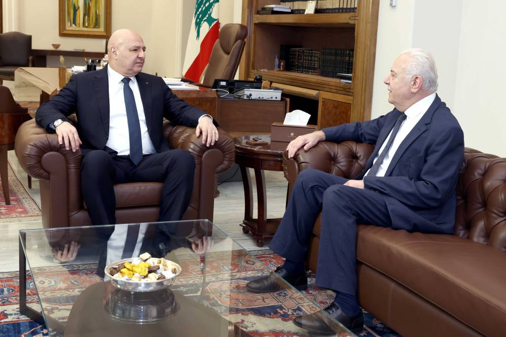 الرئيس عون طمأن الى ان الأجواء السائدة حالياً توحي بالايجابية وأشاد بالوضع الأمني في لبنان الذي يعتبر من الأفضل بين دول العالم