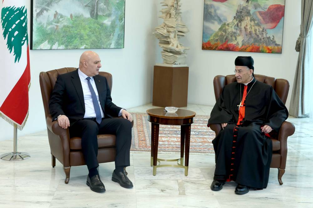 الرئيس عون تلقى من البطريرك الراعي دعوة لقداس الميلاد والبطريرك الماروني يطمئن الى ان لا هوّة بين بكركي وبعبدا 