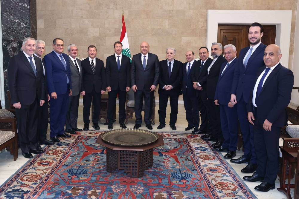 الرئيس عون مستقبلا اتحاد مجالس رجال الاعمال اللبنانية الخليجية:  لمشاركة القوى السياسية في الجلسات النيابية للتوصل الى صيغة انتخابية  ولضرورة ان يكون الصراع السياسي داخل المجلس النيابي لا خارجه