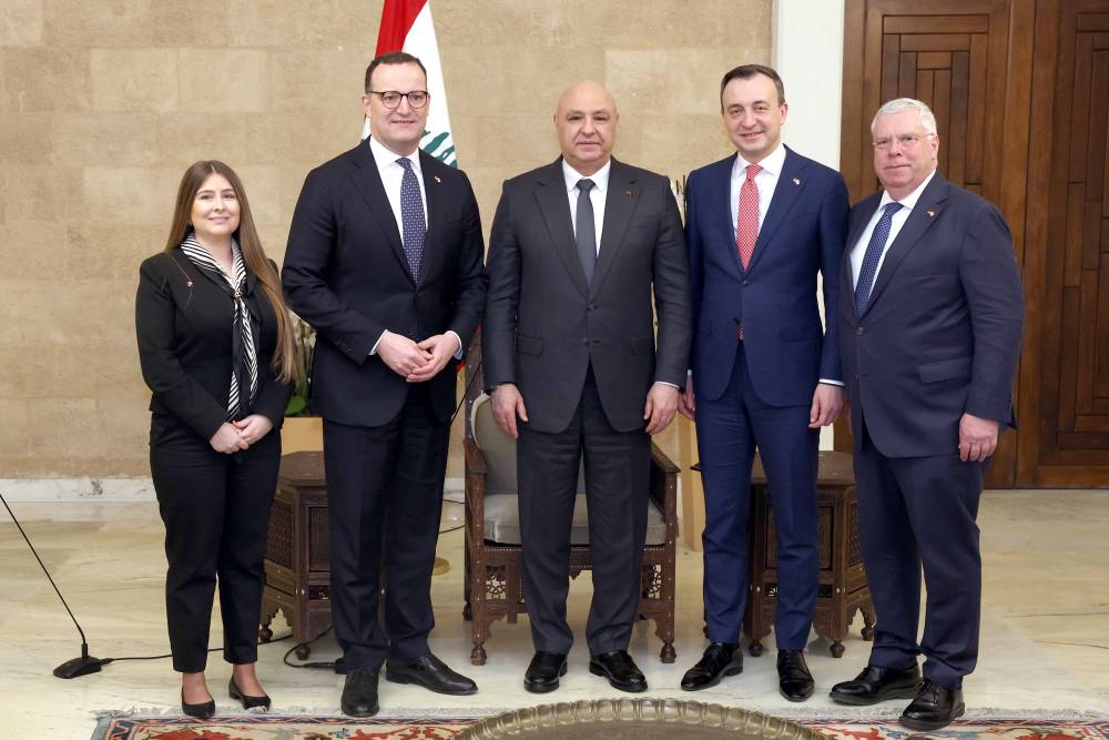 الرئيس عون استقبل  عضو البرلمان  الألماني  جنز سبان:
