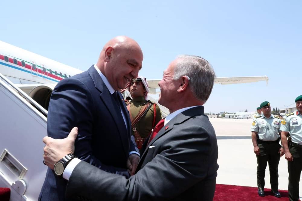 رئيس الجمهورية وصل الى مطار ماركا العسكري وكان في استقباله العاهل الأردني: لبنان يثمّن وقوف الاردن إلى جانبه ودعمه في أوقات الشدّة