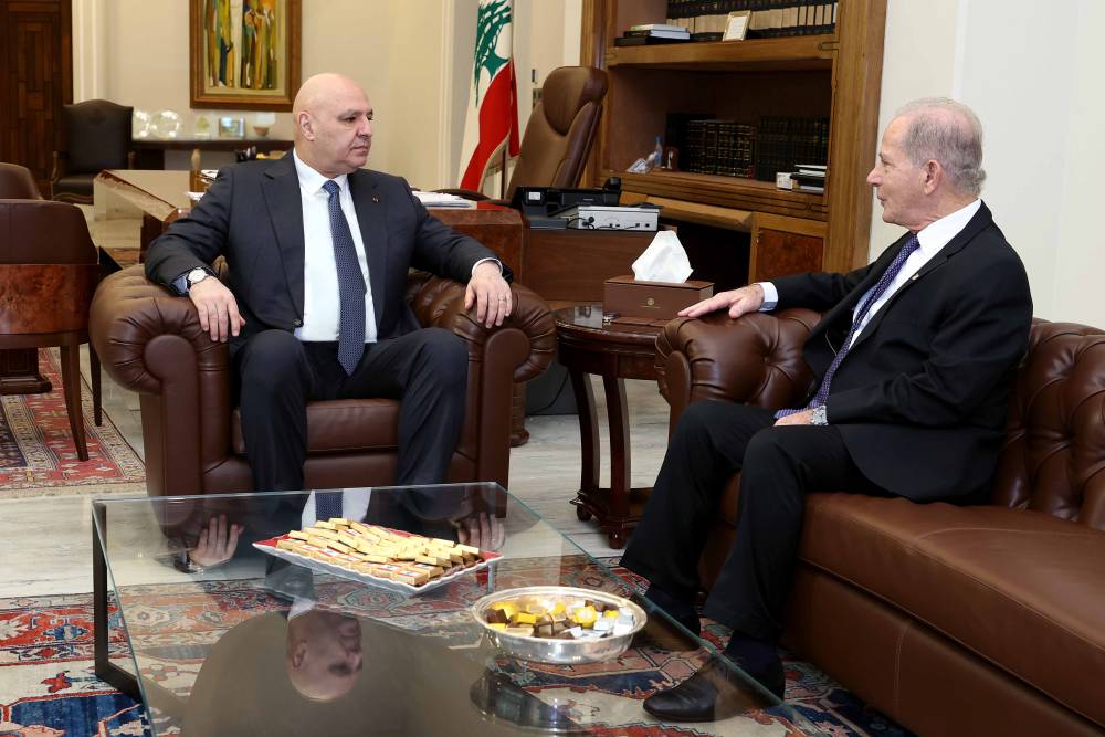 الرئيس عون تلقى اتصالاً من الرئيس ماكرون واستقبل السفير الاميركي  وطلب تدخل فرنسا والولايات المتحدة لوقف الاعتداءات الإسرائيلية
