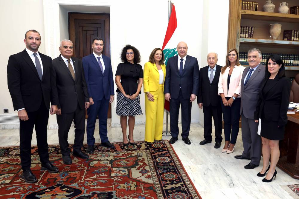 الرئيس عون مستقبلا جمعية الإعلاميين الإقتصاديين: ليكن الإعلام اللبناني مسؤولا  والمصلحة الوطنية هي الأساس ولا يجوز ان تعلو مصلحة أخرى عليها