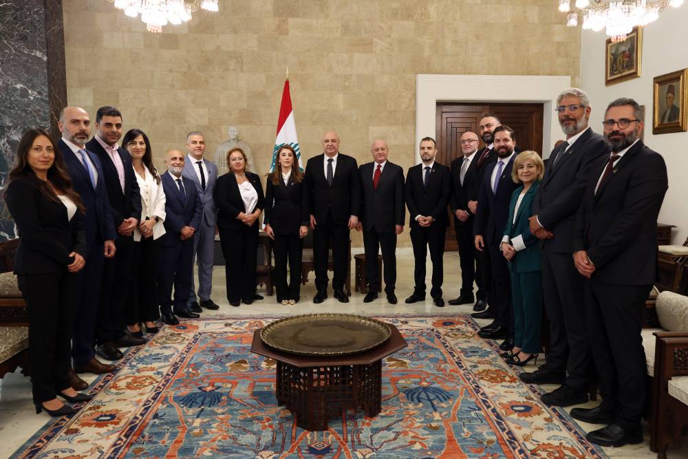 الرئيس عون مستقبلا وفد الجامعة العربية المفتوحة:  لبنان يمر في مرحلة دقيقة تتطلب مقاربات مسؤولة وواقعية للمشاكل  التي تعترضه بعيدا عن المزايدات والحسابات الانتخابية